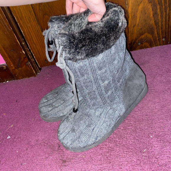 Unionbay grey faux fur lined knit winter boots, size 9 - Picture 1 of 3
